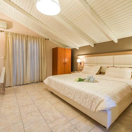 Hotel Plessas Palace Alykanas  Esterno foto